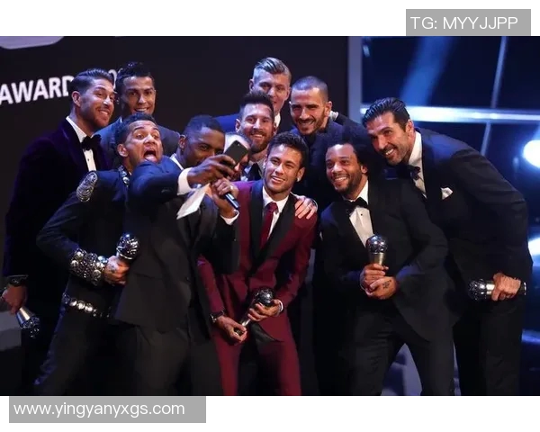 欧美足球明星同框合影展现足球魅力与友谊的精彩瞬间